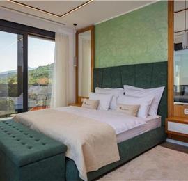 3 bedroom villa with infinity pool in Opatija, sleeps 6